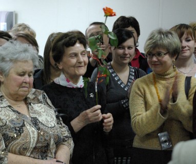 Pani Zofia Hoff (z różą)