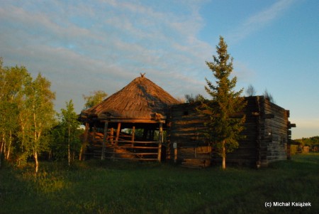Młyn jakucki był nietypowy, napędzany siłą zwierzęcia, które dreptało po kole, z którego napęd za pomocą wału przenoszony był na żarna. Takie właśnie urządzenie naprawiał Wacław Sieroszewski (fot. Michał Książek)