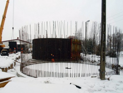 Plac budowy komór stabilizacji osadu, jednego z elementów modernizacji oczyszczalni ścieków mającej na celu zmniejszenie emisji nieprzyjemnych zapachów (fot. ZGKiM)