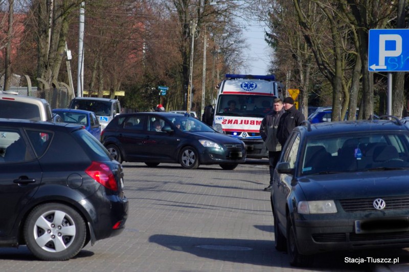 Ul. Szkolna w Tłuszczu, czwartek 28.03.2013, godz. 14.28