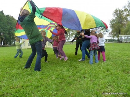 Tradycyjnie dużo radości przyniosły uczestnikom zabawy z chustą Klanzy, fot. C. Nagraba