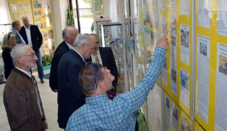 Obchody dwudziestolecia klubu  zainaugurowała wystawa w Muzeum Ziemi Tłuszczańskiej, na której zaprezentowano kolekcję zdjęć, plakatów i medali dotyczącą tłuszczańskiego sportu (fot. CKSiR)