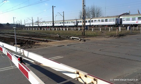 Wykolejony pociąg PKP Pojezierze w Tłuszczu