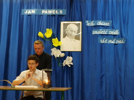 Oskar Piekut, Wojciech Zacheja (na zdjęciu), którzy razem z Adamem Krupą (wszyscy z Gimnazjum im. Królowej Jadwigi w Tłuszczu) zajęli II miejsce w kategorii miniatura teatralna